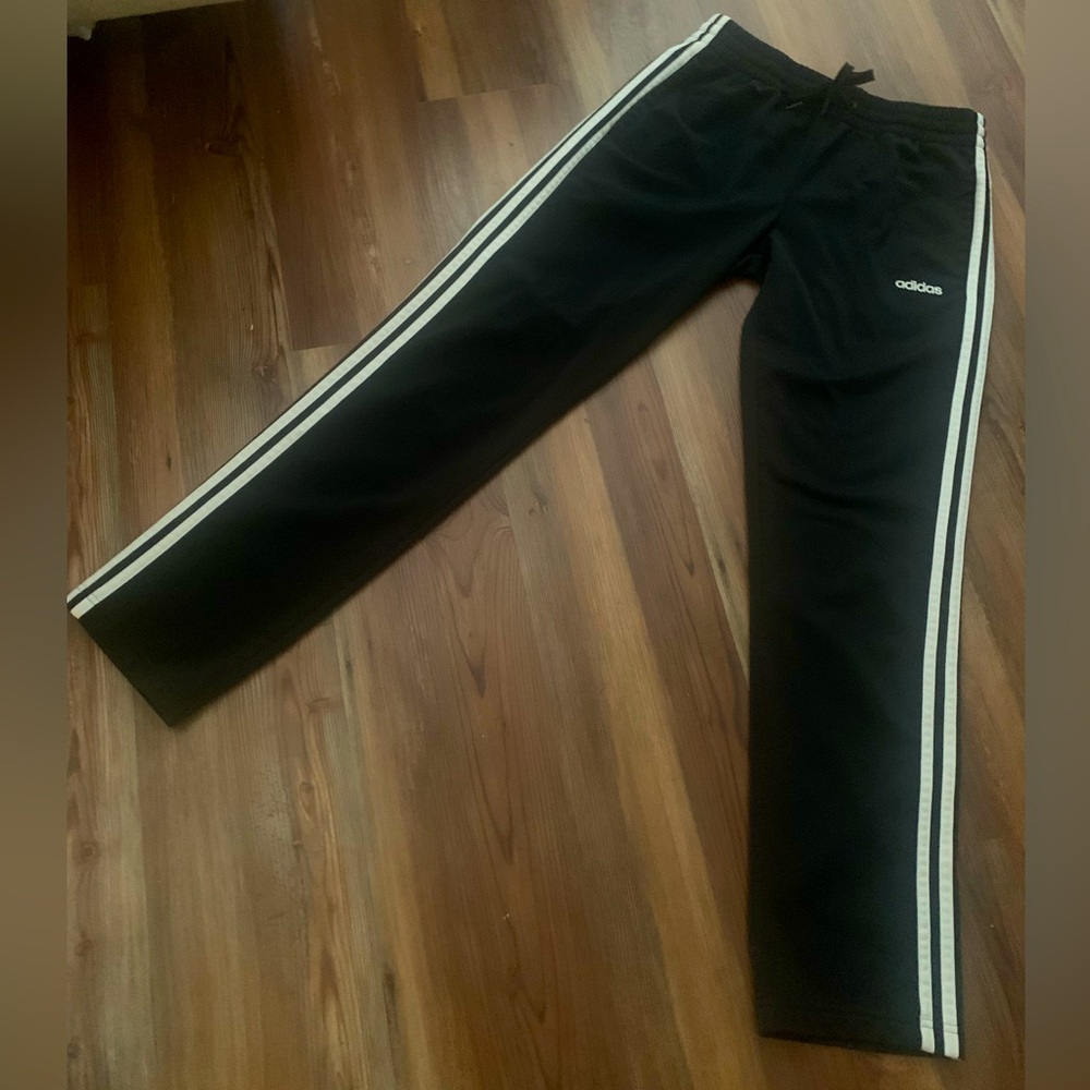 Adidas Jogger Pants w/ side pockets (M) Great Classic